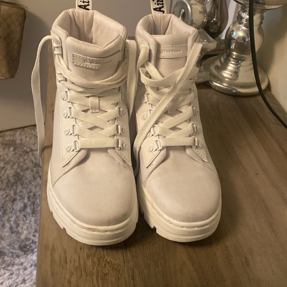 Doc Martin's - Picture 2 of 3